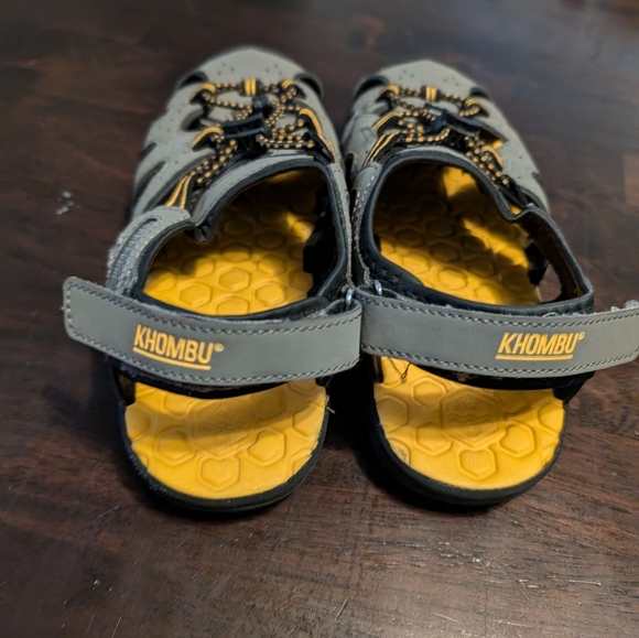 Khombu Boys 4 Sandals, Grey/Yellow, GUC - Picture 2 of 4